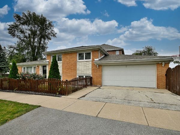 8033 Long Avenue , Burbank, IL 60459