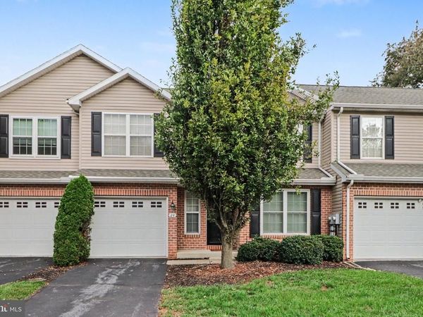 24 PARKSIDE DRIVE, LEBANON, PA 17042