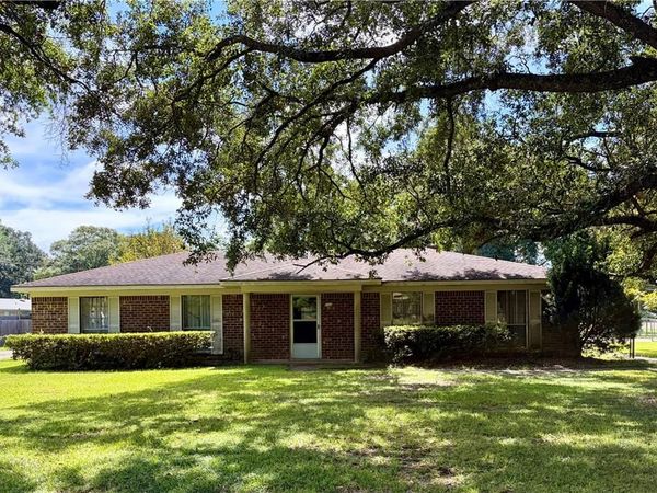 112 Orange Avenue E, Satsuma, AL 36572