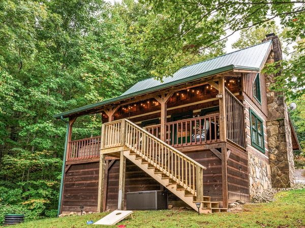4093 Hickory Hollow Way , Sevierville, TN 37862