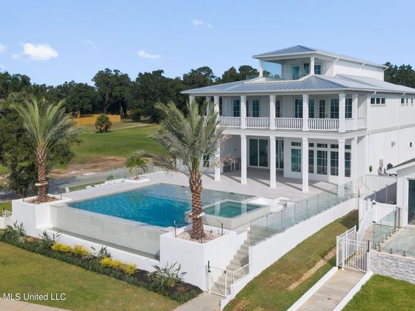 1936 Beach Drive, Gulfport, MS 39507