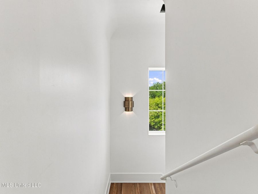Property Image 100