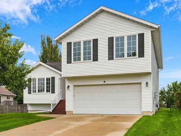 2925 Russell Dr., Iowa City, IA 52240