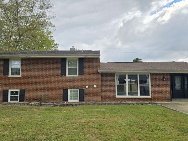 20 W Oak Park Drive, Centralia, IL 62801