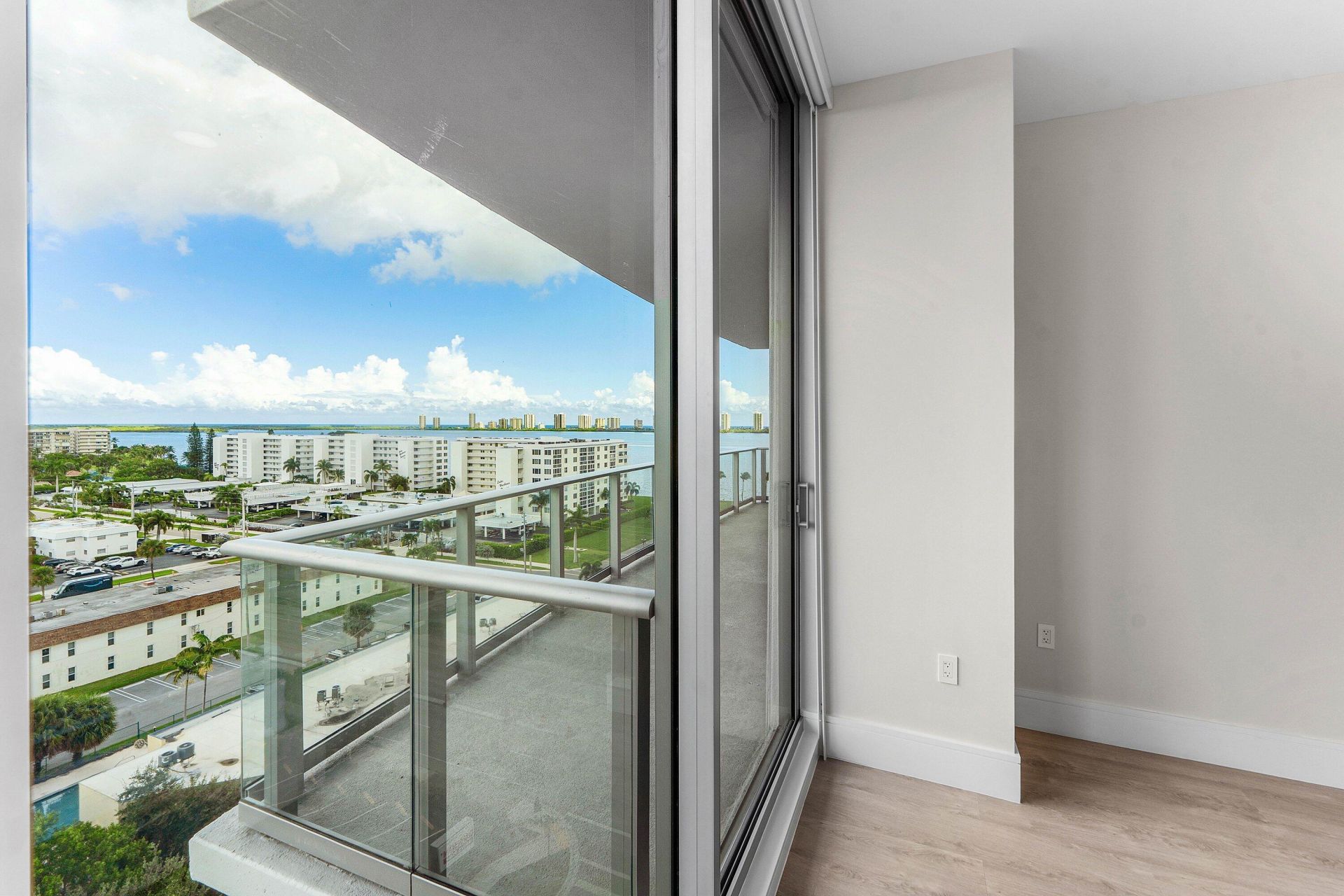 220 Lake Shore Drive, Unit 917, Lake Park, FL 33403 Photo