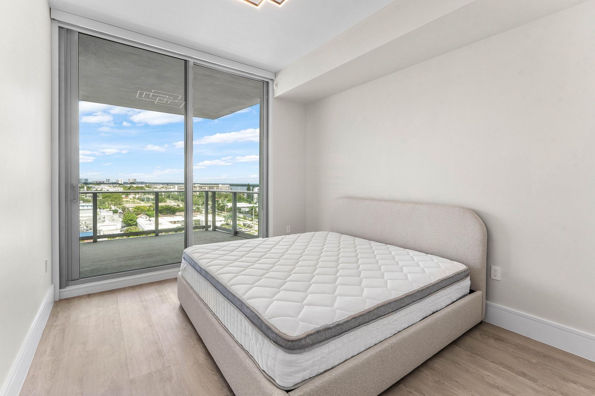 220 Lake Shore Drive, Unit 917, Lake Park, FL 33403 Photo