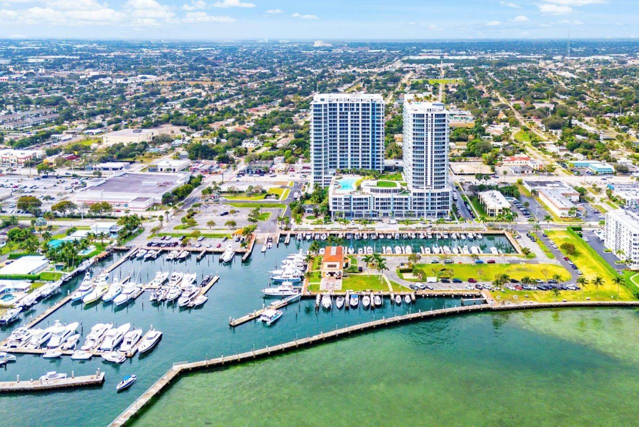 220 Lake Shore Drive, Unit 917, Lake Park, FL 33403 Photo