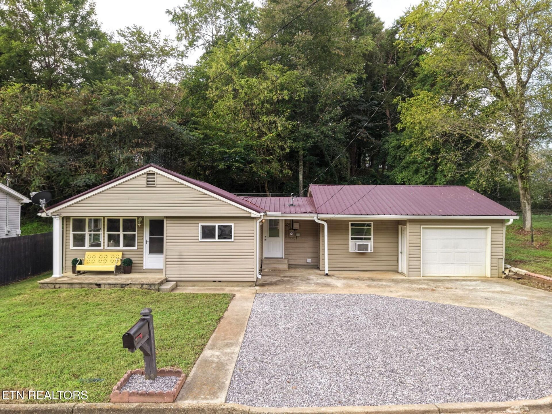 402 N G St, Lenoir City, TN 37771 Main Photo