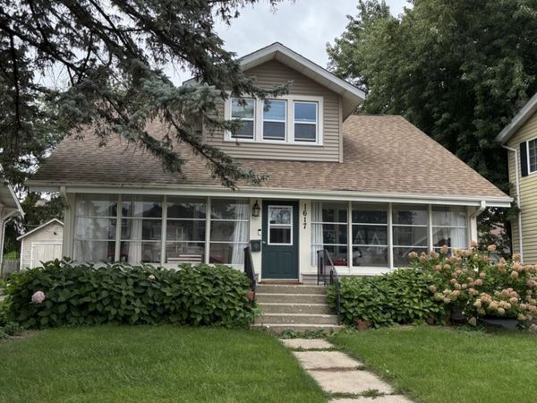 1617 N Riverside Drive, McHenry, IL 60050