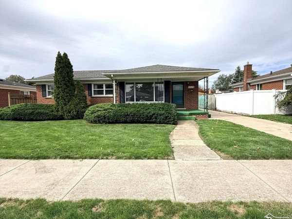 1570 Pinetree Street, Trenton, MI 48183
