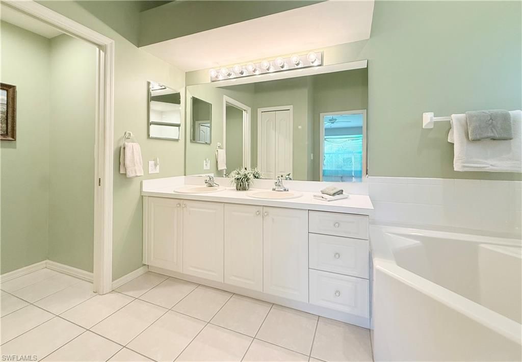 8580 Naples Heritage Dr, Unit 621, Naples, FL 34112 Photo