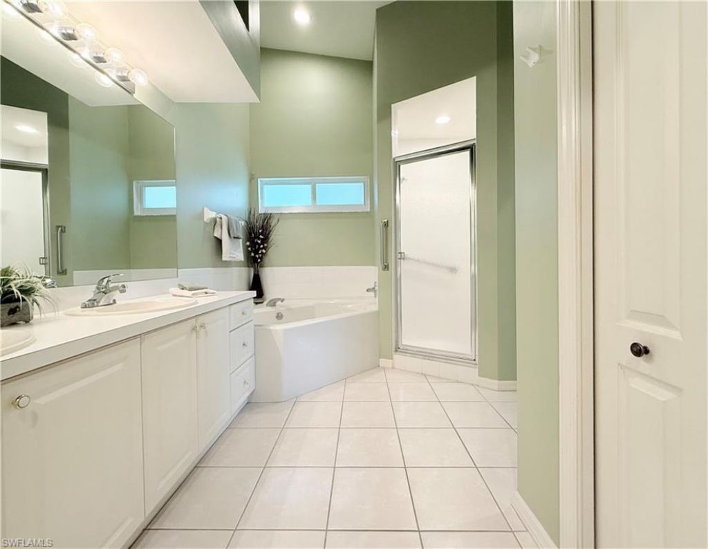 8580 Naples Heritage Dr, Unit 621, Naples, FL 34112 Photo