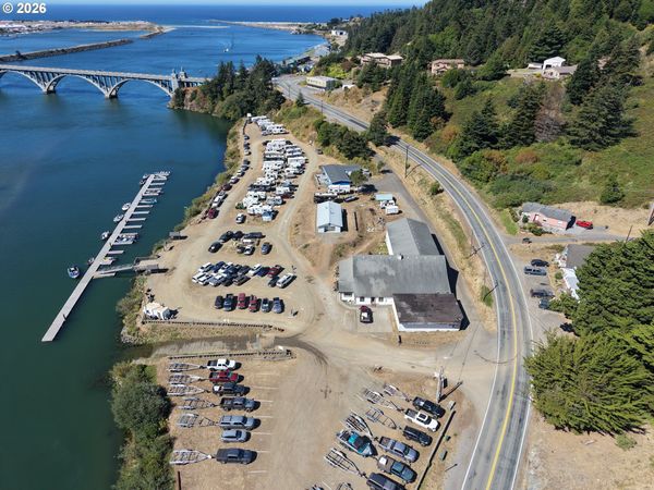 94224 N BANK ROGUE RIVER RD, Gold Beach, OR 97444