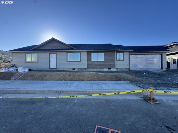 179 ELKTON ST, Sutherlin, OR 97479