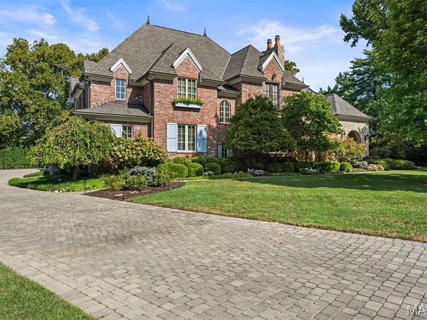 10 Ridgecreek, Town and Country, MO 63141