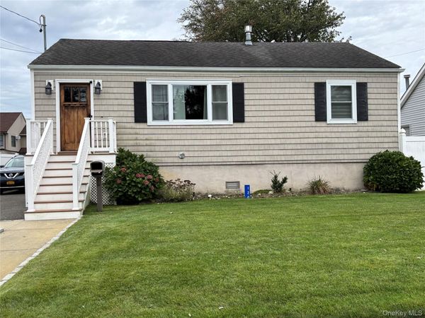 120 Lincoln Place , Massapequa, NY 11758