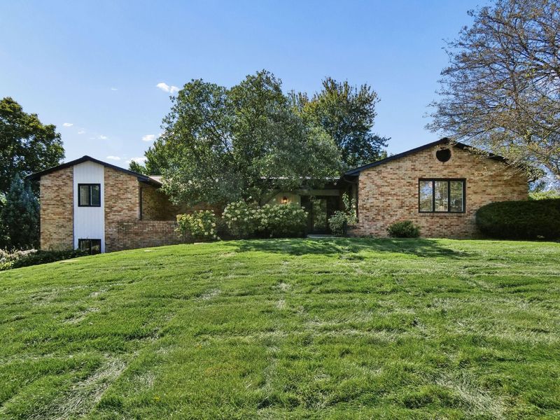 8039 Golfview Court, Columbus, OH 43235 Photo 3