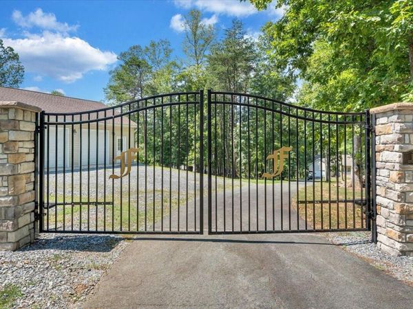 1811 Cutlass RD, Moneta, VA 24121