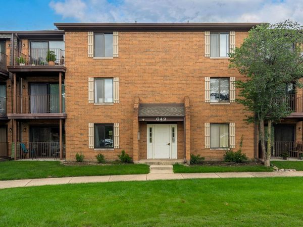 649 N Briar Hill Lane , Unit 1, Addison, IL 60101
