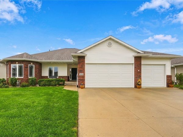 2050 Rosewood Ridge Drive , Marion, IA 52302