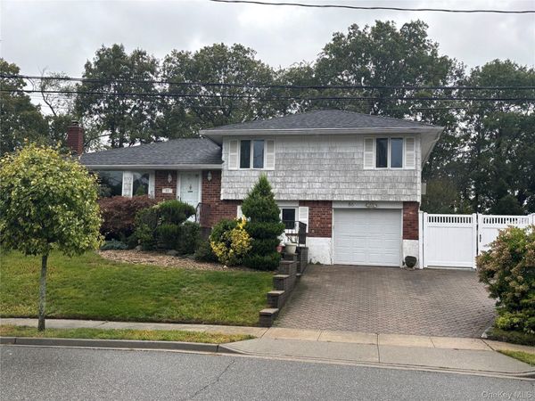 86 Hill Drive , Oyster Bay, NY 11771