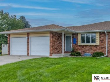 1042 Daybreak Circle, Lincoln, NE 68505