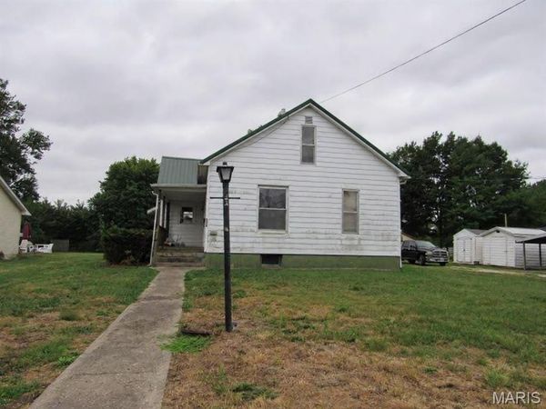 549 W Bridgeport Street , White Hall, IL 62092