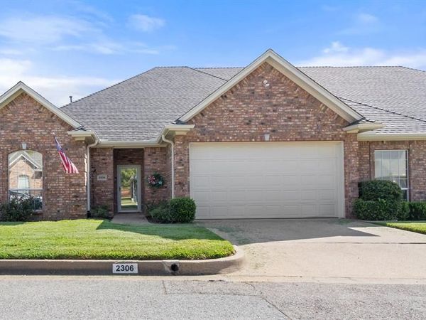 2306 Homestead Lane , Tyler, TX 75701
