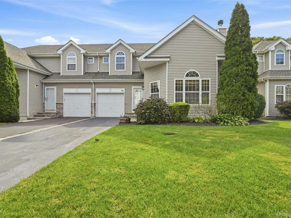 41 Sunflower Ridge Road , South Setauket, NY 11720