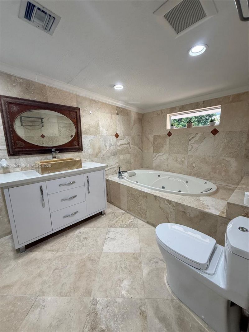 3889 NW 5th St, Miami, FL 33126 Photo