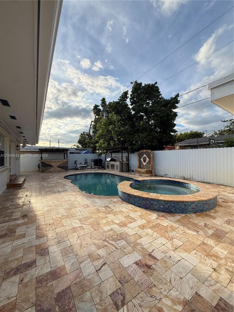 3889 NW 5th St, Miami, FL 33126 Photo