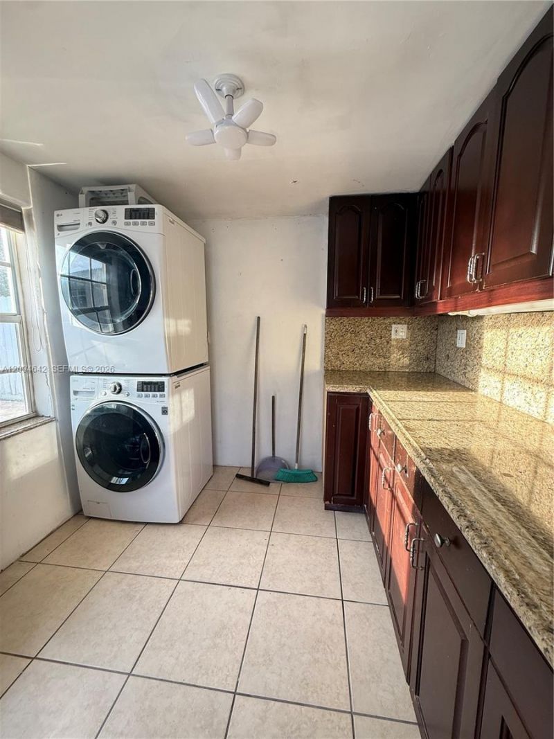 3889 NW 5th St, Miami, FL 33126 Photo