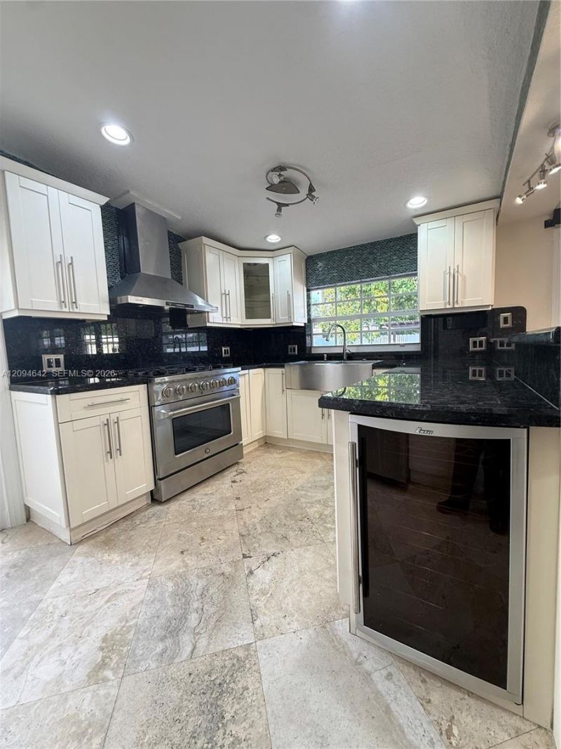 3889 NW 5th St, Miami, FL 33126 Photo