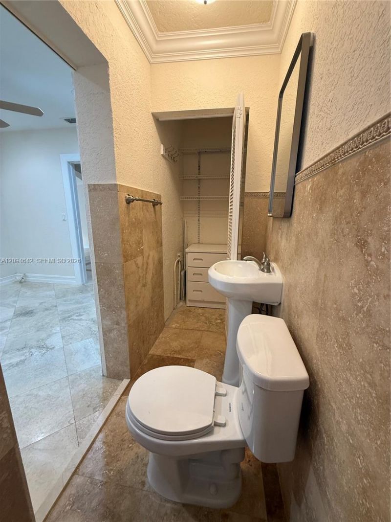 3889 NW 5th St, Miami, FL 33126 Photo