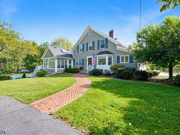 451 Delaware Rd, Hope, NJ 07825