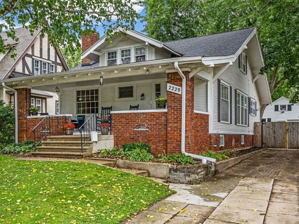 2229 Meadowbrook Drive SE, Cedar Rapids, IA 52403