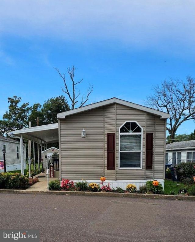 1033 PINE CIRCLE, TELFORD, PA 18969