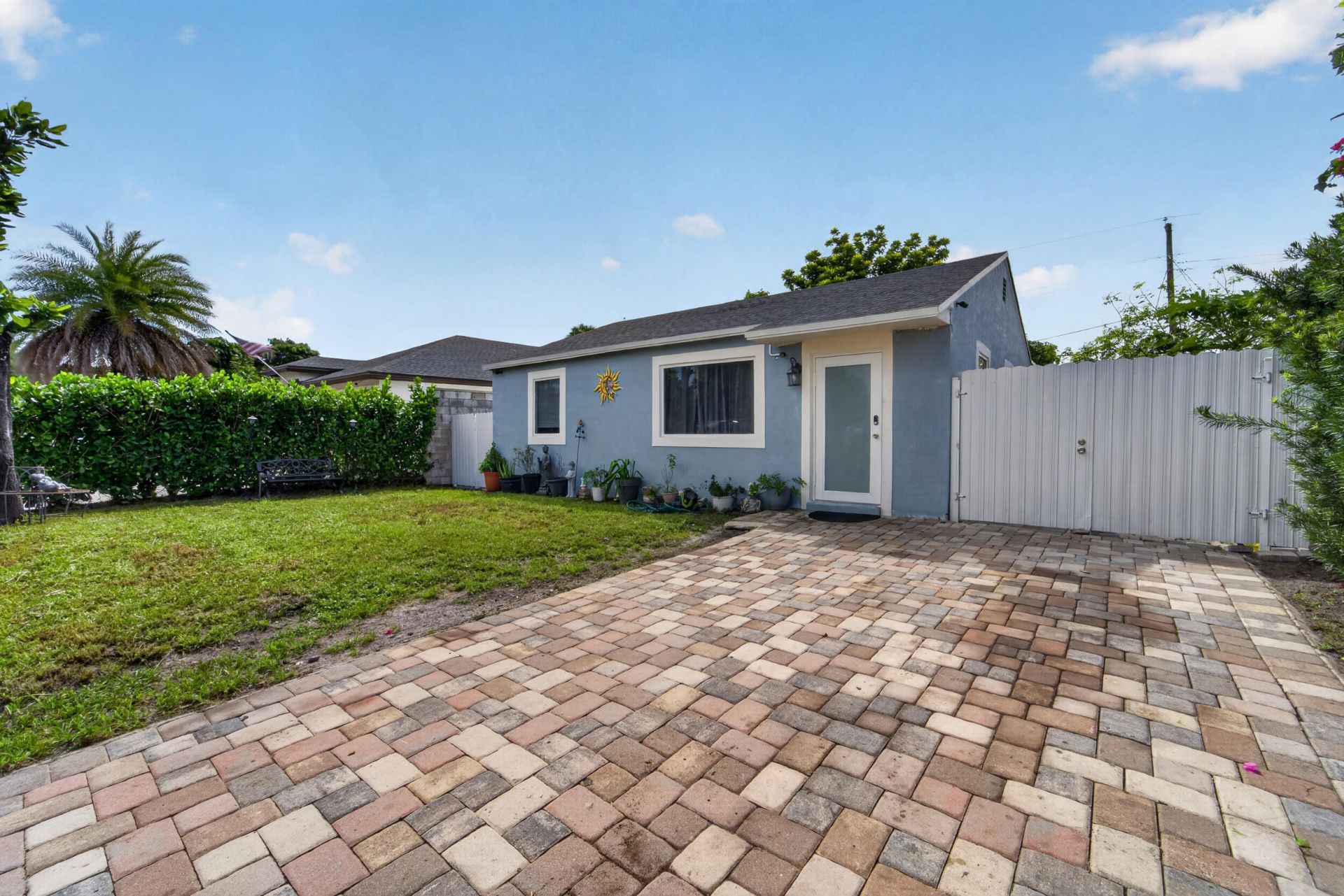 946 Mcintosh Street, West Palm Beach, FL 33405 Photo