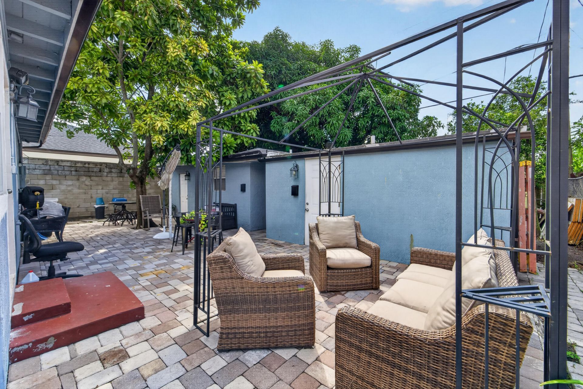 946 Mcintosh Street, West Palm Beach, FL 33405 Photo