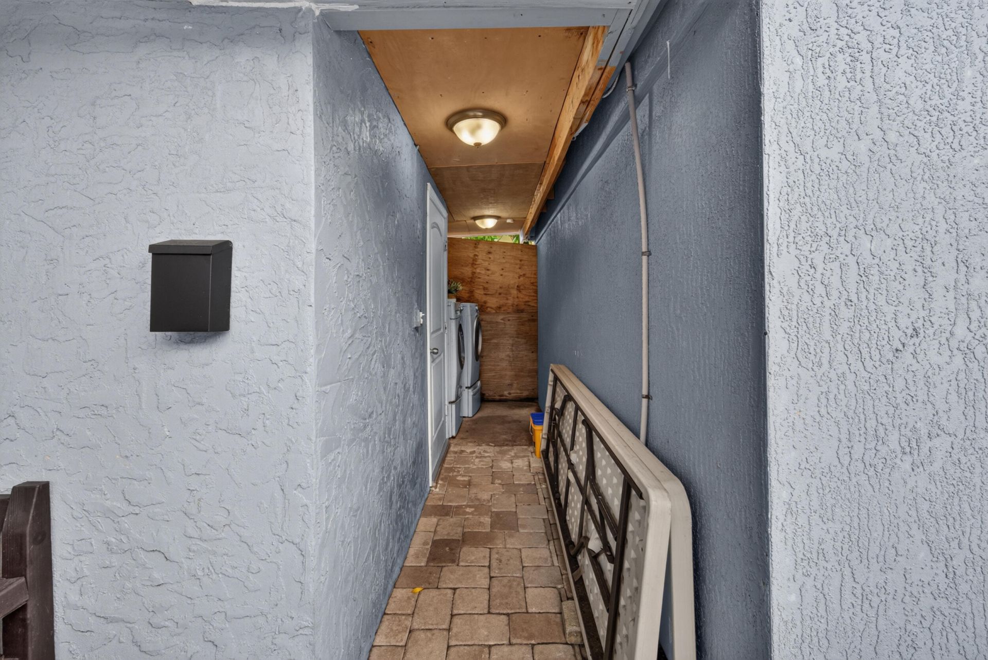 946 Mcintosh Street, West Palm Beach, FL 33405 Photo