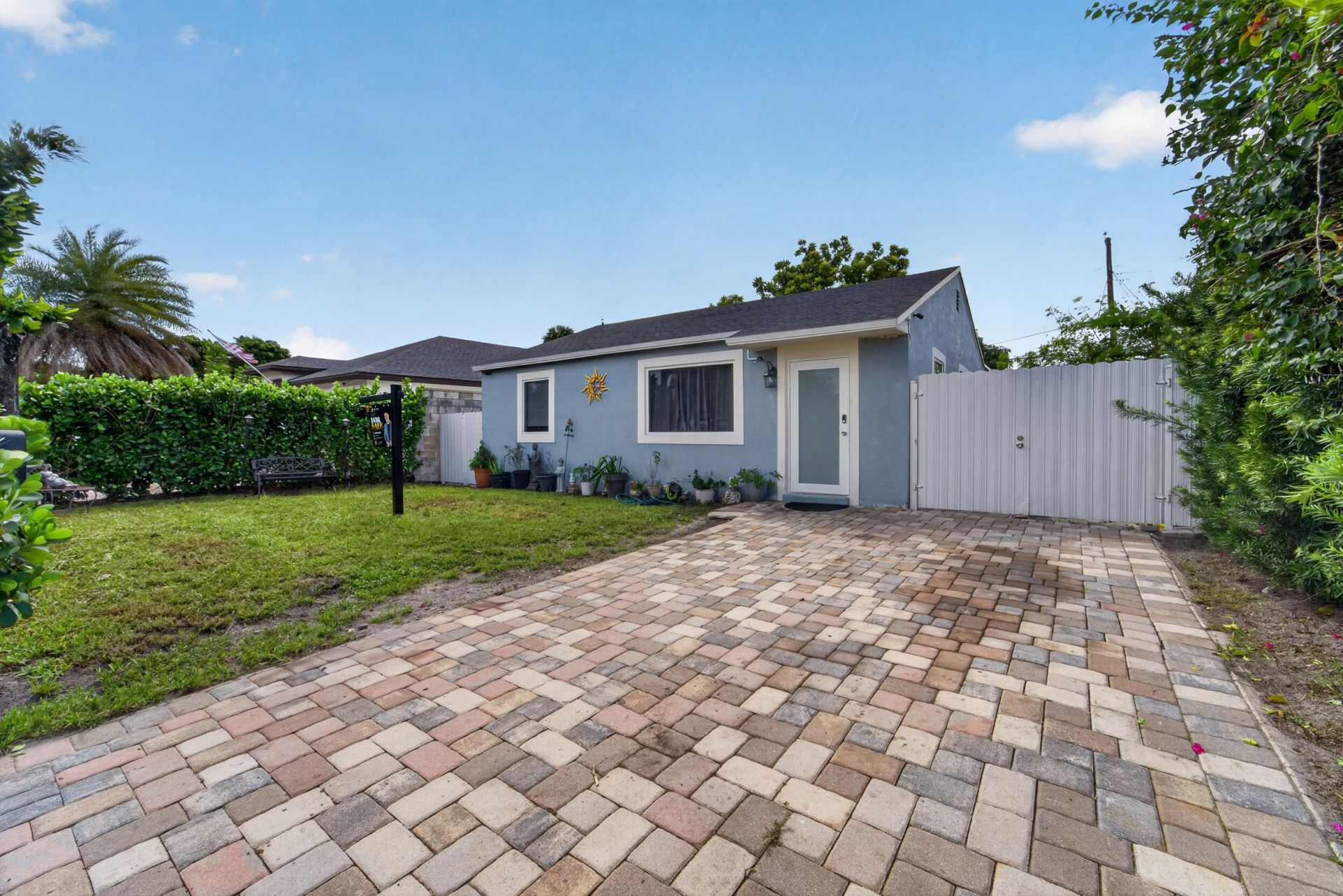946 Mcintosh Street, West Palm Beach, FL 33405 Photo