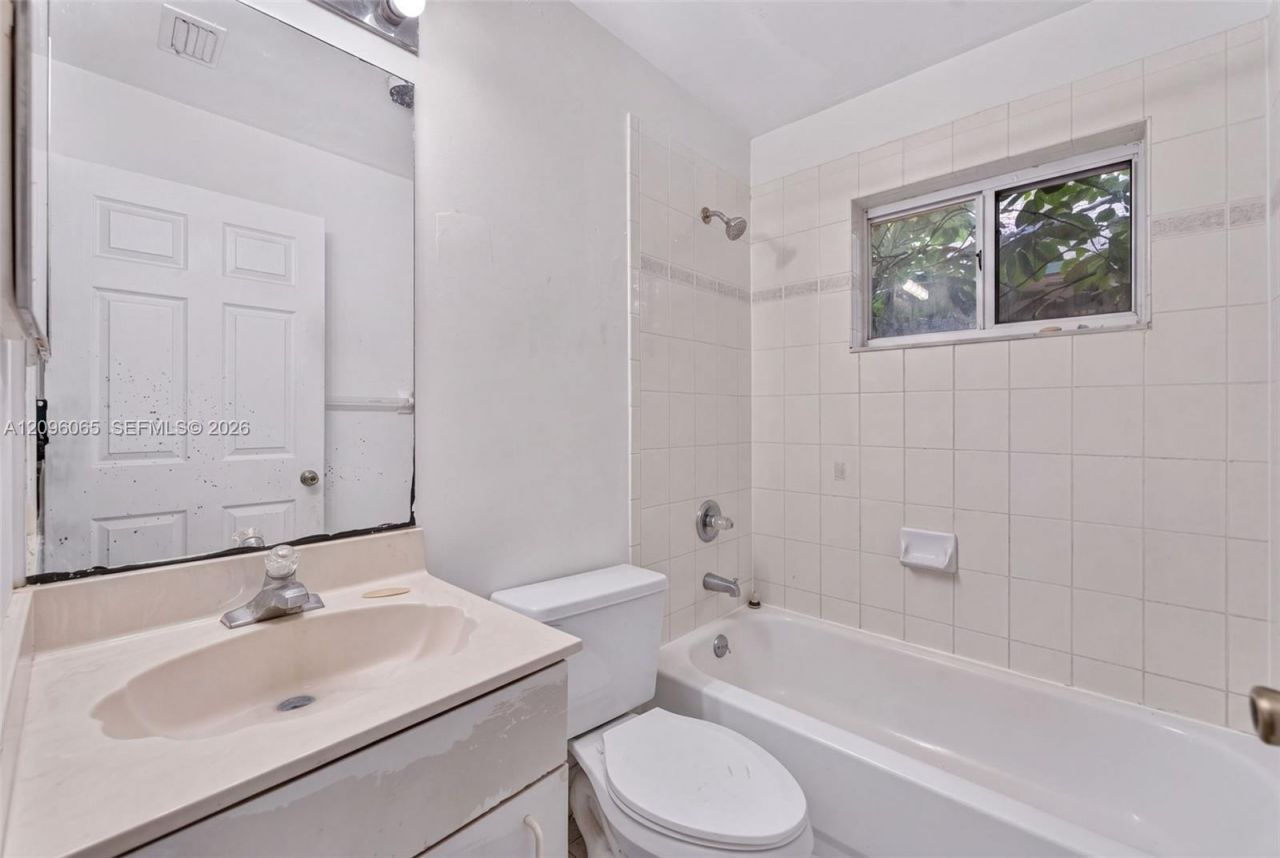 417 Kelly Ln, Weston, FL 33326 Photo