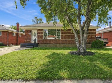 17716 Veronica Avenue, Eastpointe, Mi 48021