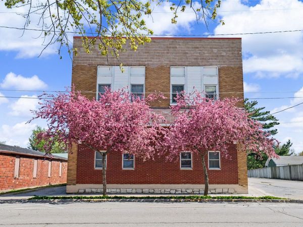 230 S Dubuque St , Solon, IA 52333