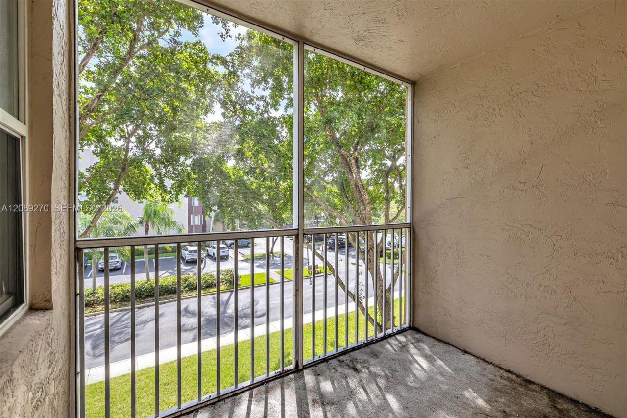 7775 Trent Dr , Unit 308, Tamarac, FL 33321 Photo