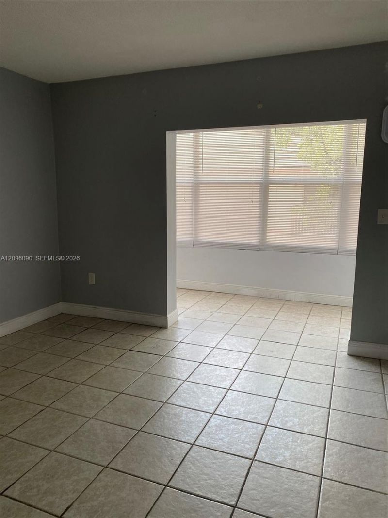 140 Royal Palm Rd , Unit 207, Hialeah Gardens, FL 33016 Photo