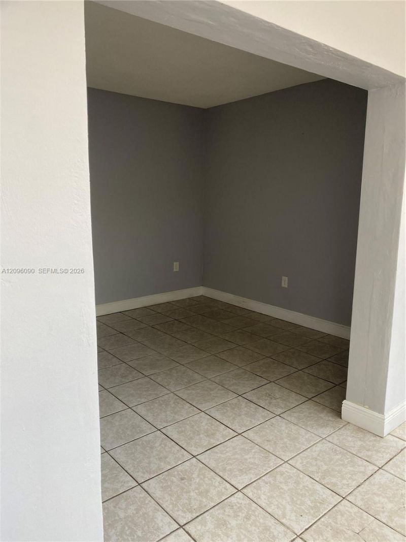 140 Royal Palm Rd , Unit 207, Hialeah Gardens, FL 33016 Photo