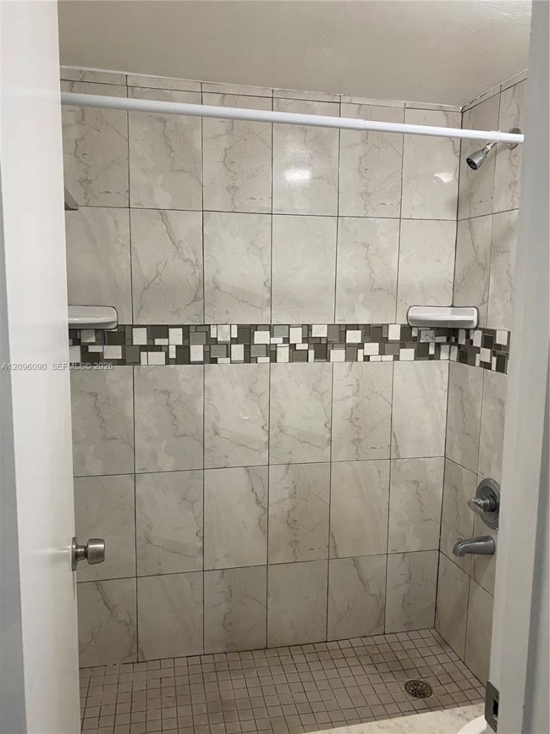 140 Royal Palm Rd , Unit 207, Hialeah Gardens, FL 33016 Photo