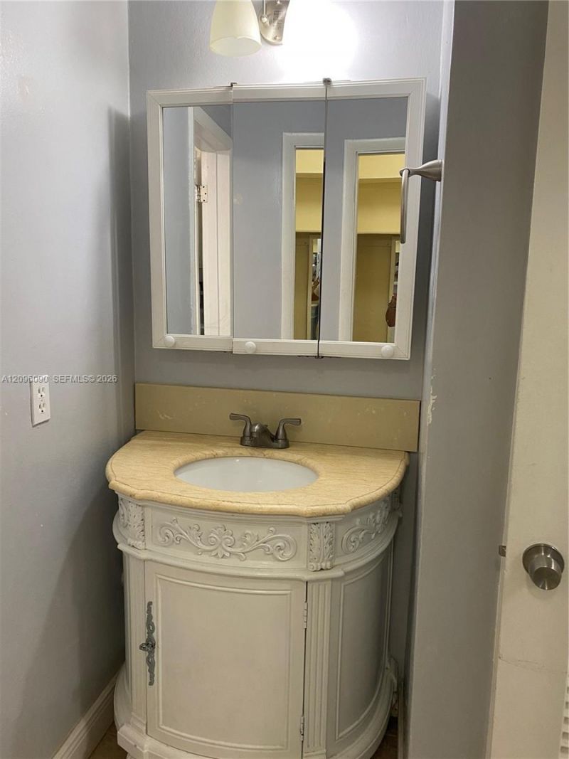 140 Royal Palm Rd , Unit 207, Hialeah Gardens, FL 33016 Photo