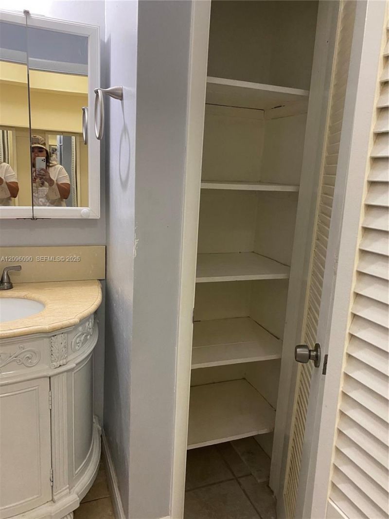 140 Royal Palm Rd , Unit 207, Hialeah Gardens, FL 33016 Photo
